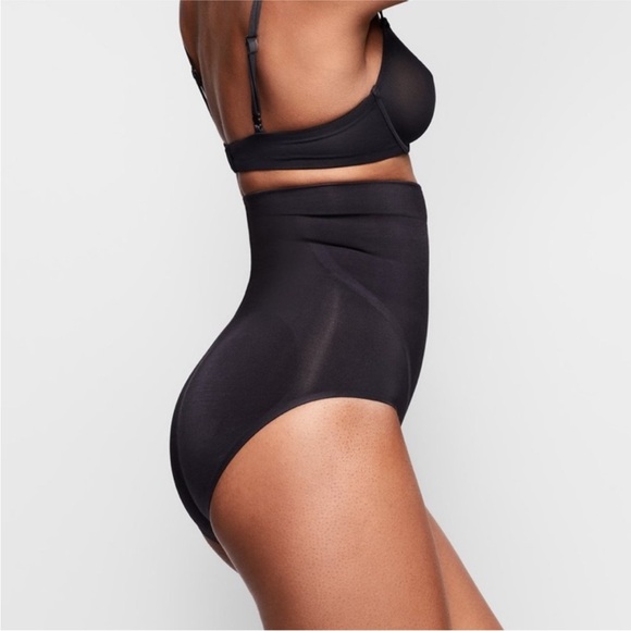 NWT SKIMS HIGH WAISTED BOMDED BRIEF ONYX BLACK LARGE - Picture 2 of 6